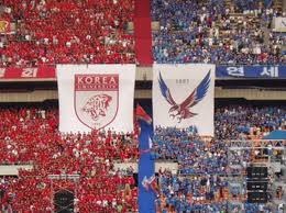 为什么外野手在追球时需要用余光判断自己离全垒打墙的距离